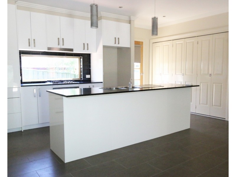 2/17 Spring Gully Road, Quarry Hill VIC 3550