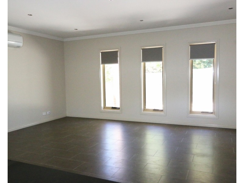 2/17 Spring Gully Road, Quarry Hill VIC 3550