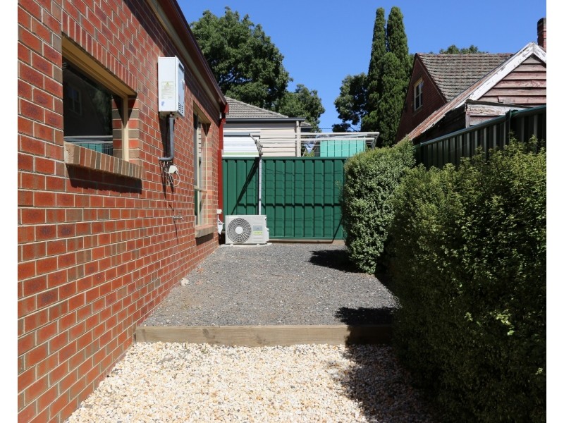 2/17 Spring Gully Road, Quarry Hill VIC 3550