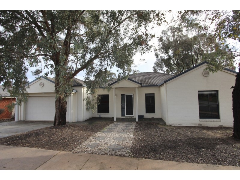 18 Peppertree Grove, Strathdale VIC 3550