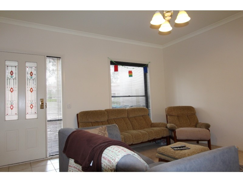 18 Peppertree Grove, Strathdale VIC 3550