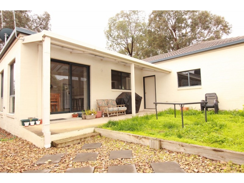 18 Peppertree Grove, Strathdale VIC 3550