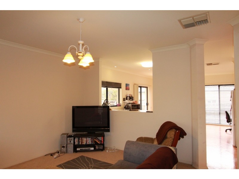 18 Peppertree Grove, Strathdale VIC 3550