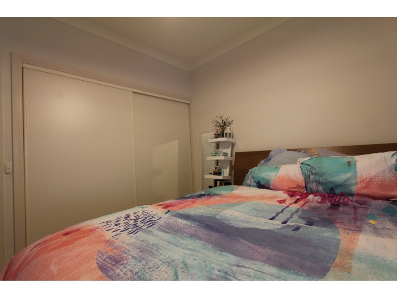 18 Peppertree Grove, Strathdale VIC 3550