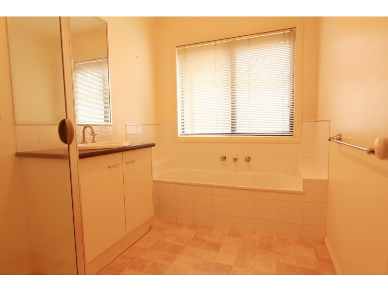 14a Macdougall Road, Golden Square VIC 3555