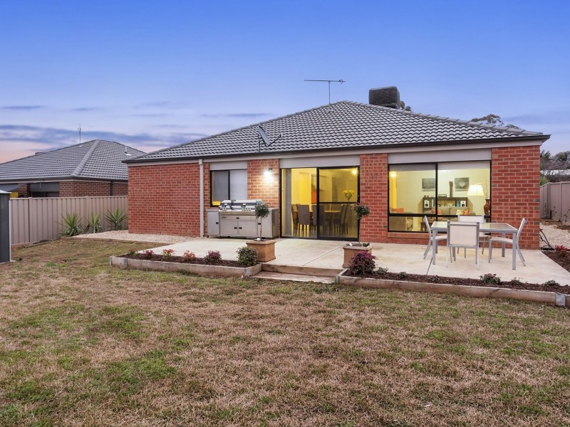 13 Victoria Avenue, Kangaroo Flat VIC 3555