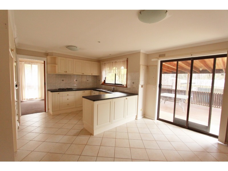 10 Archer Street, Kangaroo Flat VIC 3555