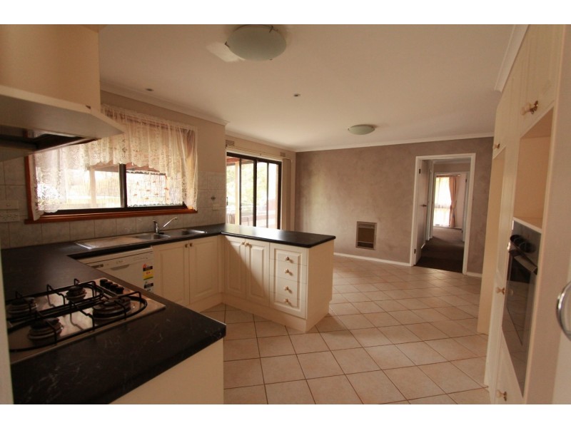 10 Archer Street, Kangaroo Flat VIC 3555