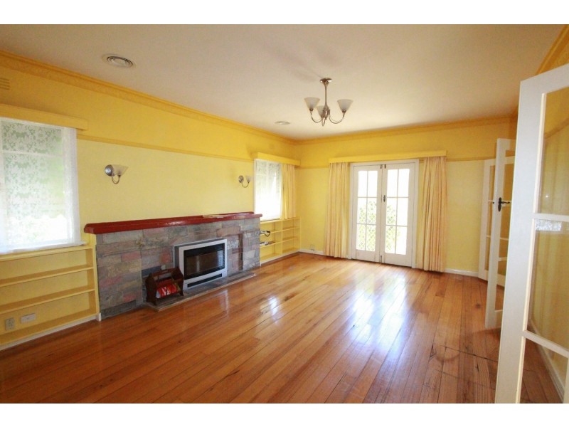 22 Nish Street, Flora Hill VIC 3550