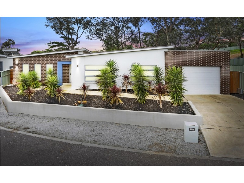 4 Luke Place, Flora Hill VIC 3550