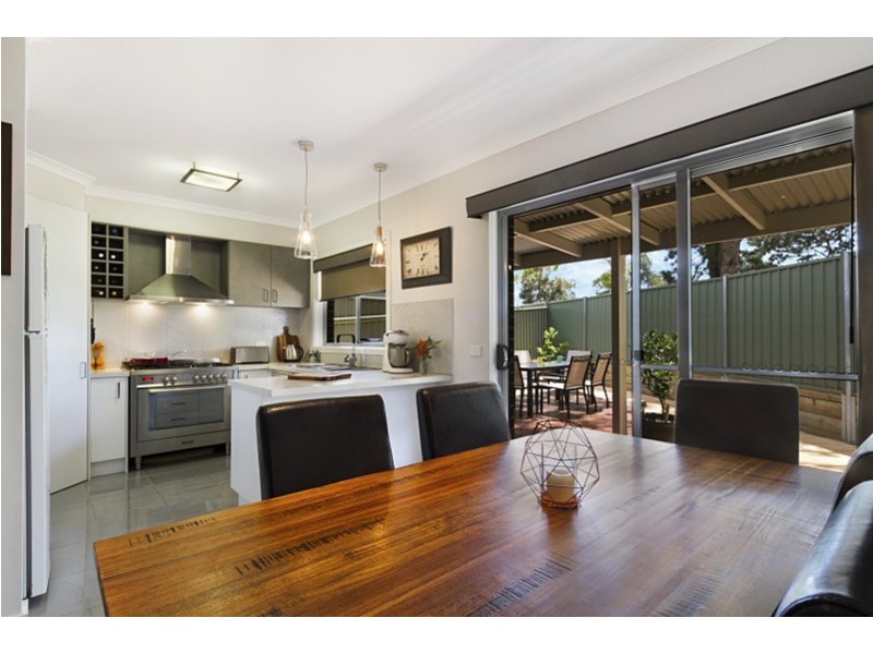 4 Luke Place, Flora Hill VIC 3550