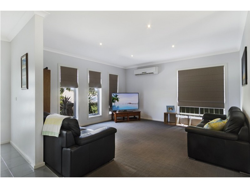 4 Luke Place, Flora Hill VIC 3550