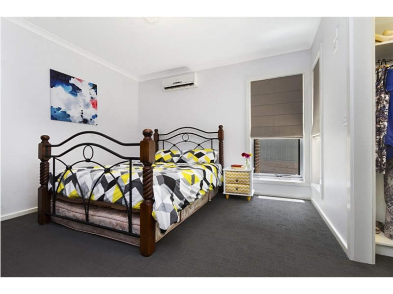 4 Luke Place, Flora Hill VIC 3550