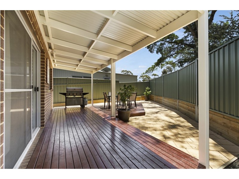 4 Luke Place, Flora Hill VIC 3550