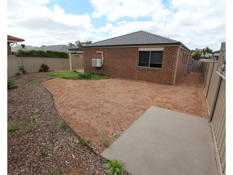 11 Cobb Court, Kangaroo Flat VIC 3555