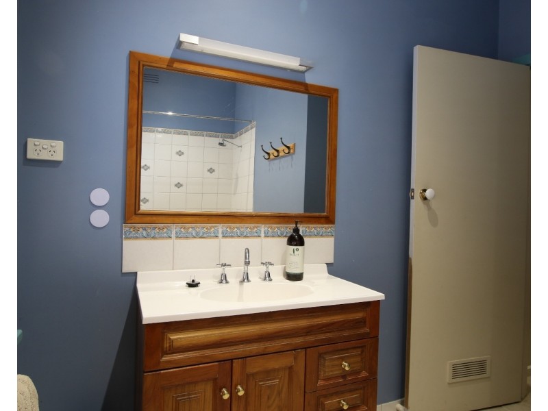 8 Margaret Crescent, Flora Hill VIC 3550