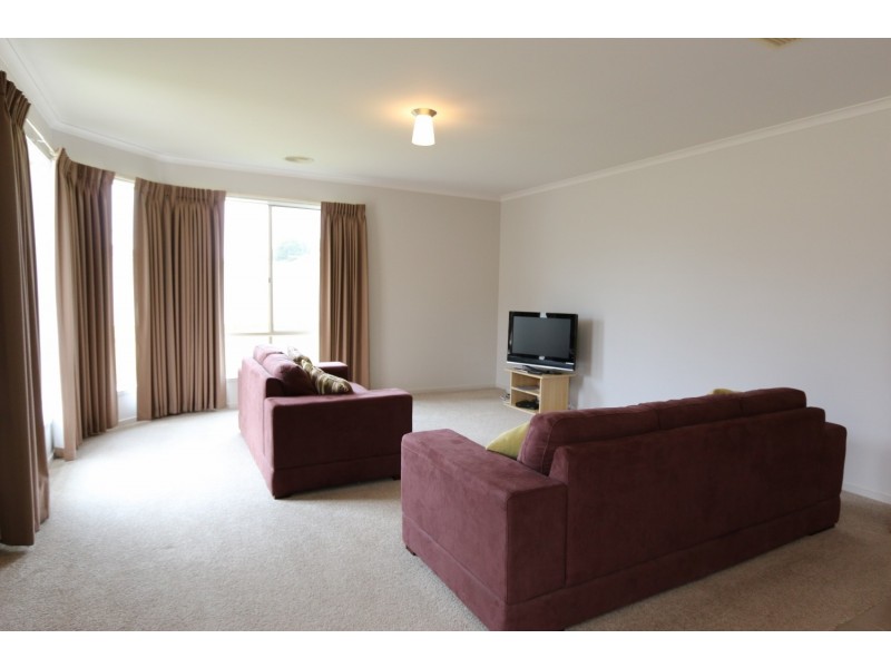 13 Lorikeet Avenue, Epsom VIC 3551