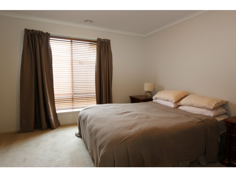 13 Lorikeet Avenue, Epsom VIC 3551