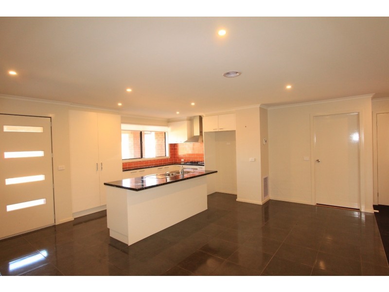 16 Jasmine Rise, Kangaroo Flat VIC 3555