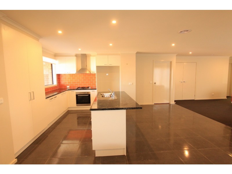 16 Jasmine Rise, Kangaroo Flat VIC 3555