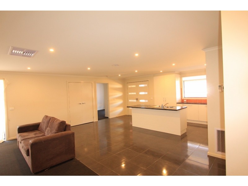 16 Jasmine Rise, Kangaroo Flat VIC 3555