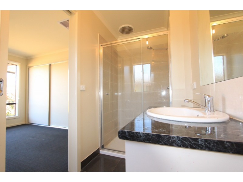 16 Jasmine Rise, Kangaroo Flat VIC 3555