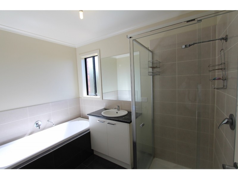 16 Jasmine Rise, Kangaroo Flat VIC 3555