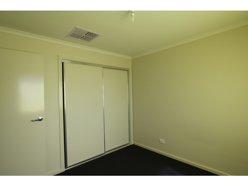 16 Jasmine Rise, Kangaroo Flat VIC 3555