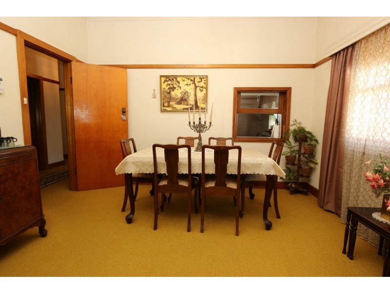 6 Wallace Avenue, Flora Hill VIC 3550