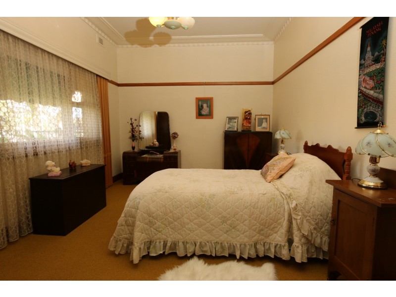 6 Wallace Avenue, Flora Hill VIC 3550