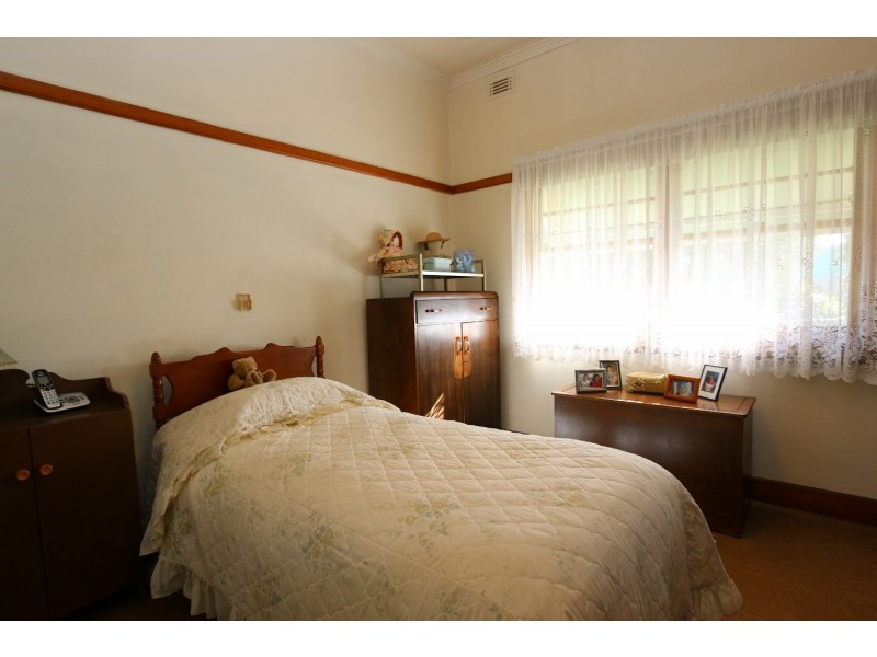 6 Wallace Avenue, Flora Hill VIC 3550