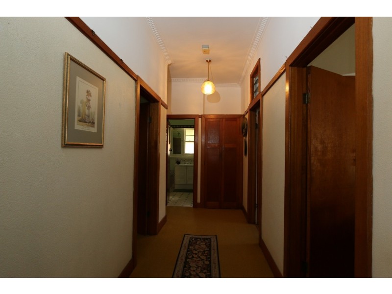 6 Wallace Avenue, Flora Hill VIC 3550