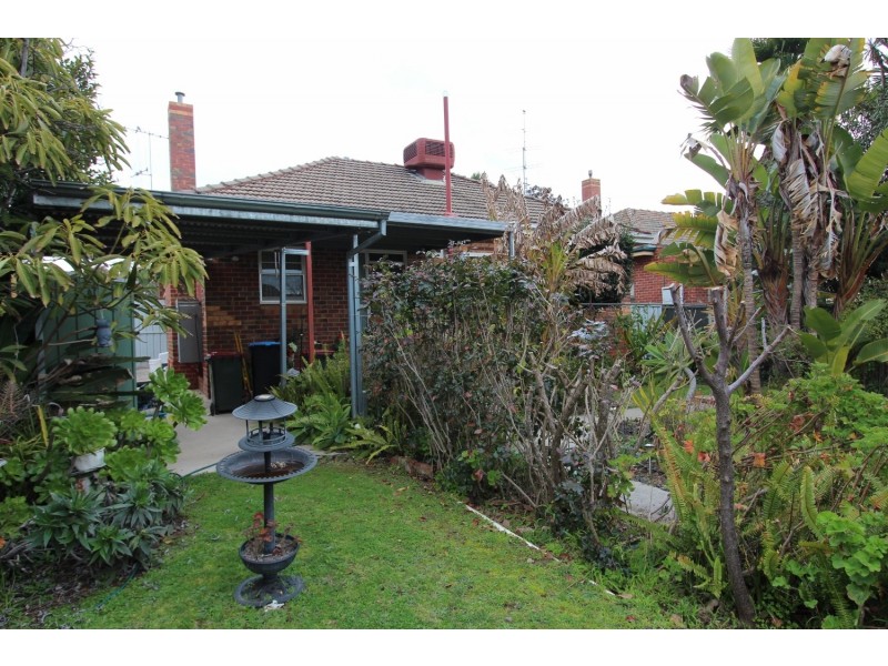 6 Wallace Avenue, Flora Hill VIC 3550