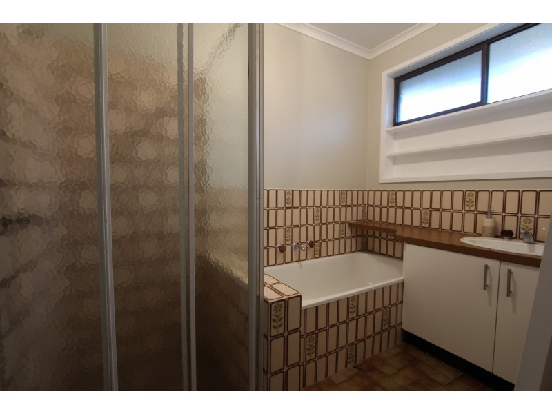 1 Deakin Drive, Flora Hill VIC 3550