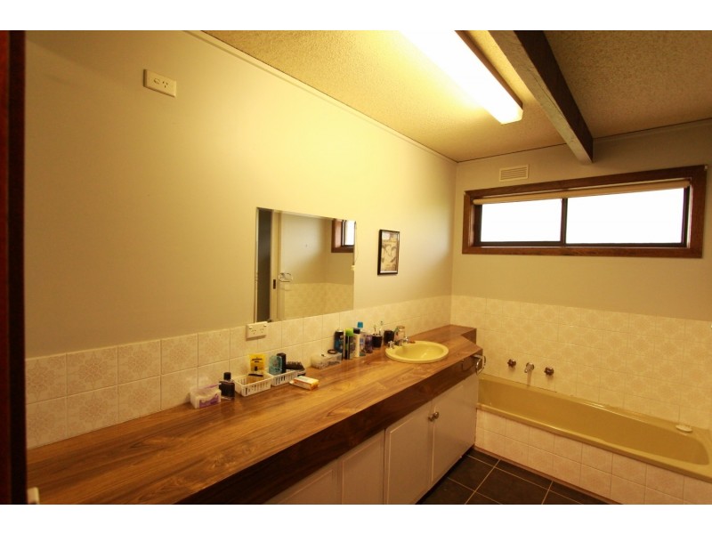 4/3 Towers Street, Flora Hill VIC 3550