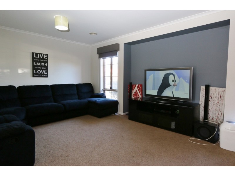 35 Gallway Drive, Eaglehawk VIC 3556