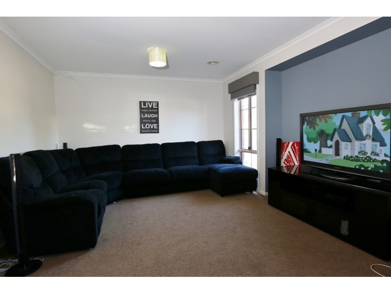 35 Gallway Drive, Eaglehawk VIC 3556