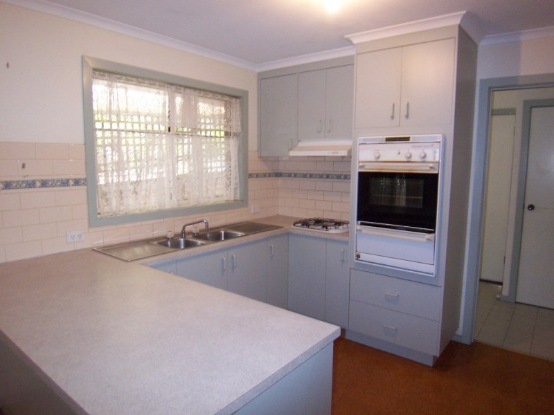 16 Friswell Avenue, Flora Hill VIC 3550