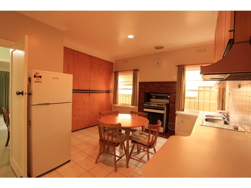 8 McMillan Street, Kennington VIC 3550