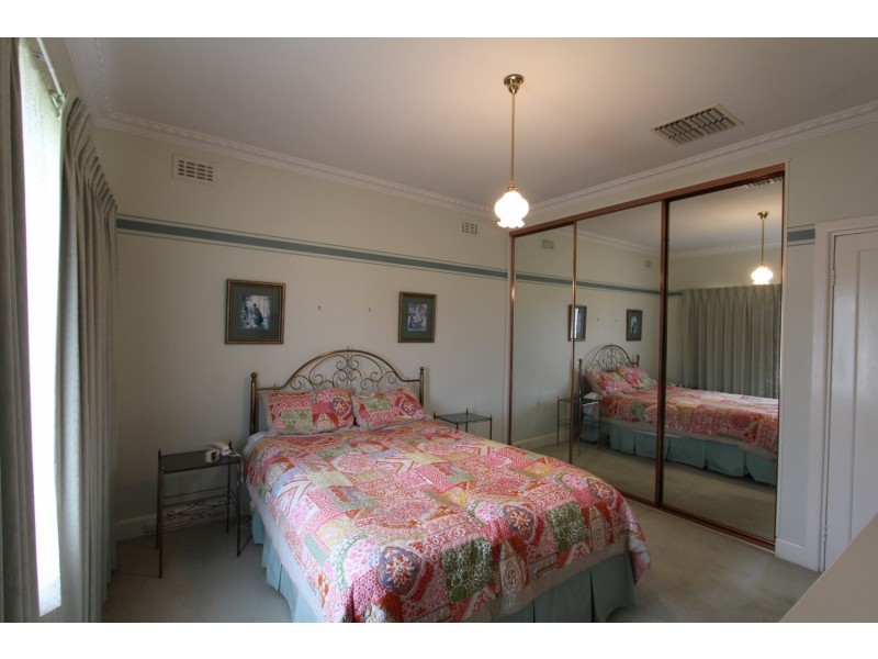 8 McMillan Street, Kennington VIC 3550