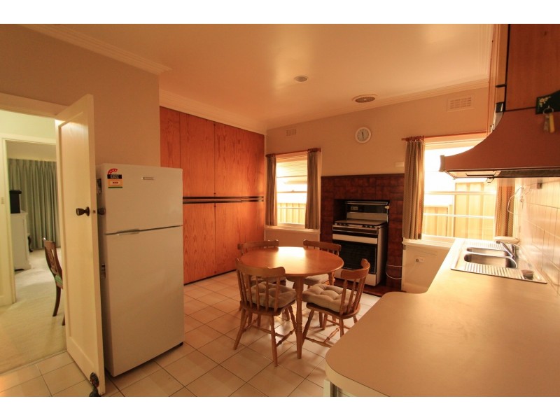 8 McMillan Street, Kennington VIC 3550