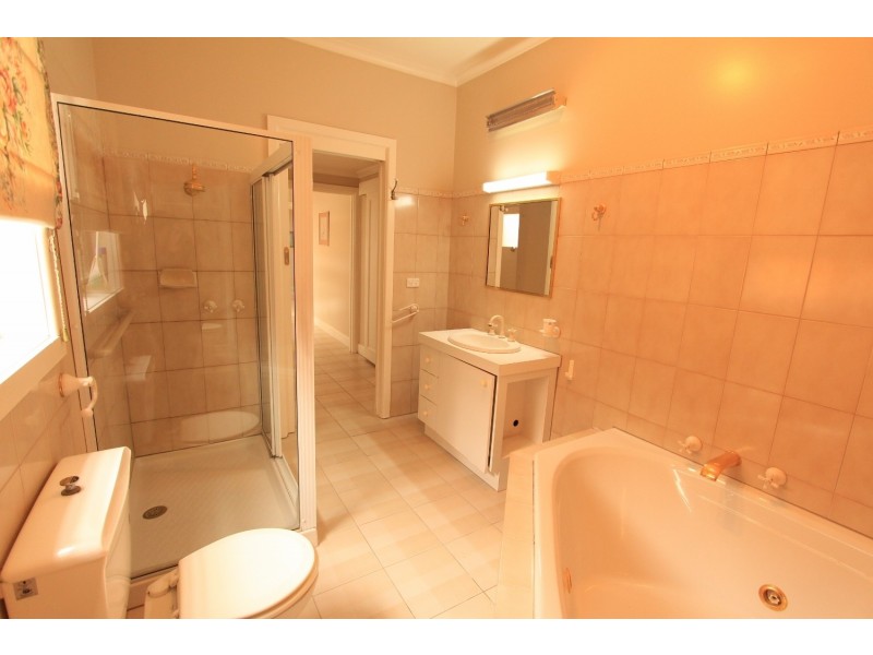 8 McMillan Street, Kennington VIC 3550