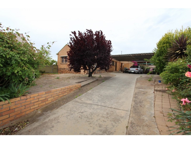 8 McMillan Street, Kennington VIC 3550