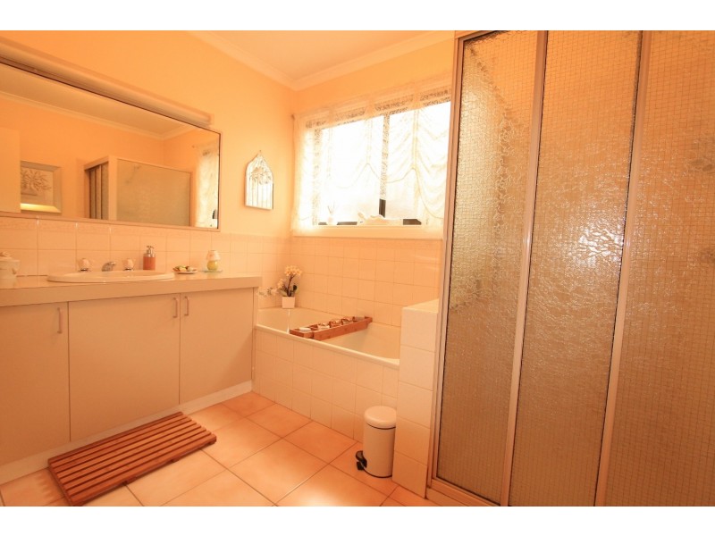 27 Warranwah Drive, Kennington VIC 3550