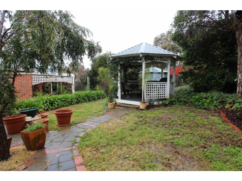27 Warranwah Drive, Kennington VIC 3550
