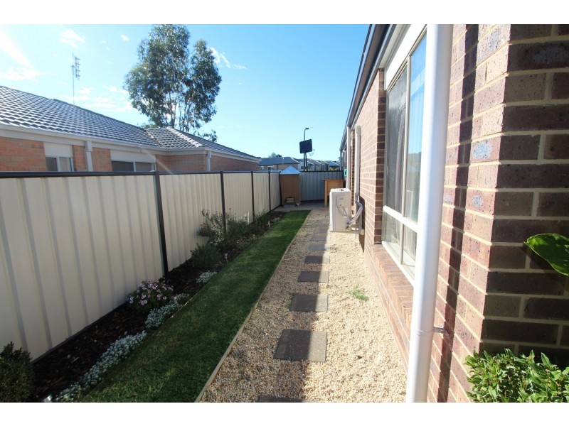 12 Imperial Court, California Gully VIC 3556