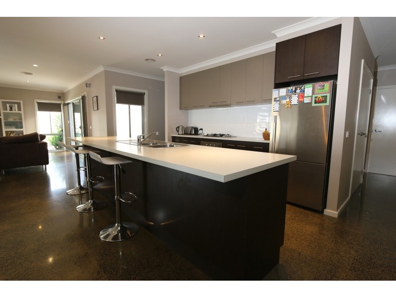 11 Stirling Avenue, Junortoun VIC 3551