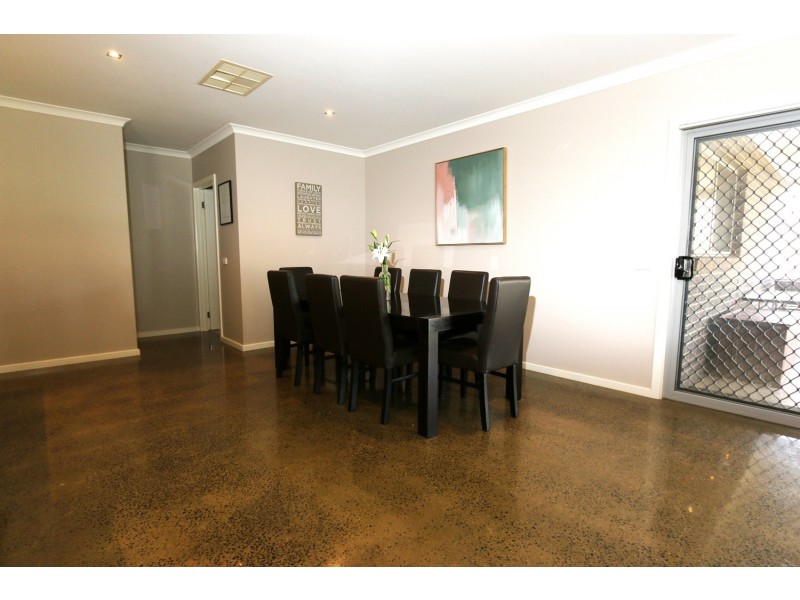 11 Stirling Avenue, Junortoun VIC 3551