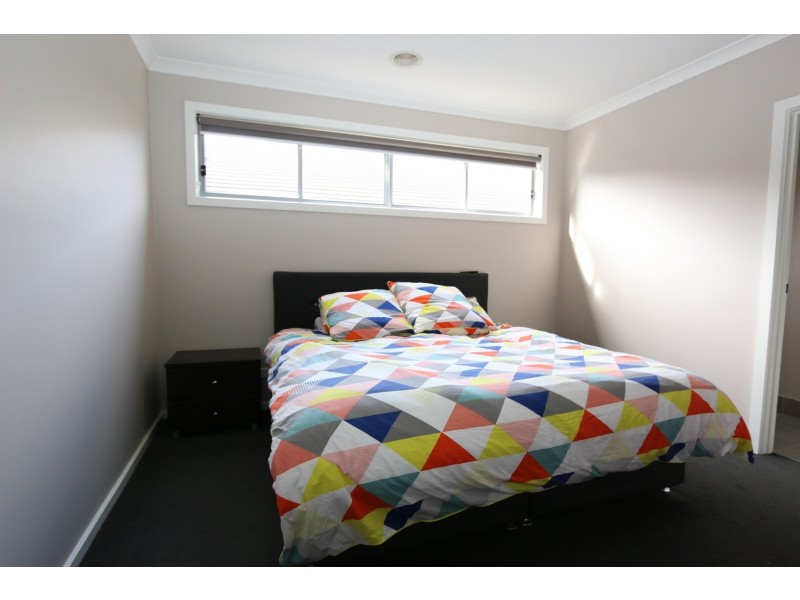 11 Stirling Avenue, Junortoun VIC 3551