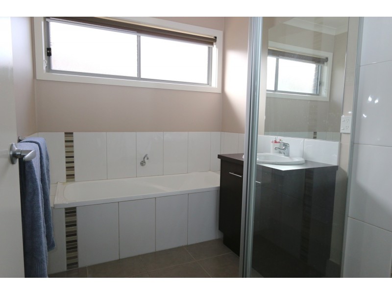 11 Stirling Avenue, Junortoun VIC 3551